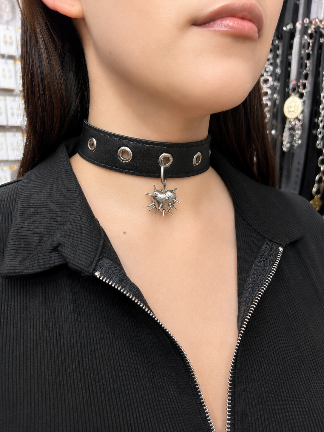 Choker heavy heart