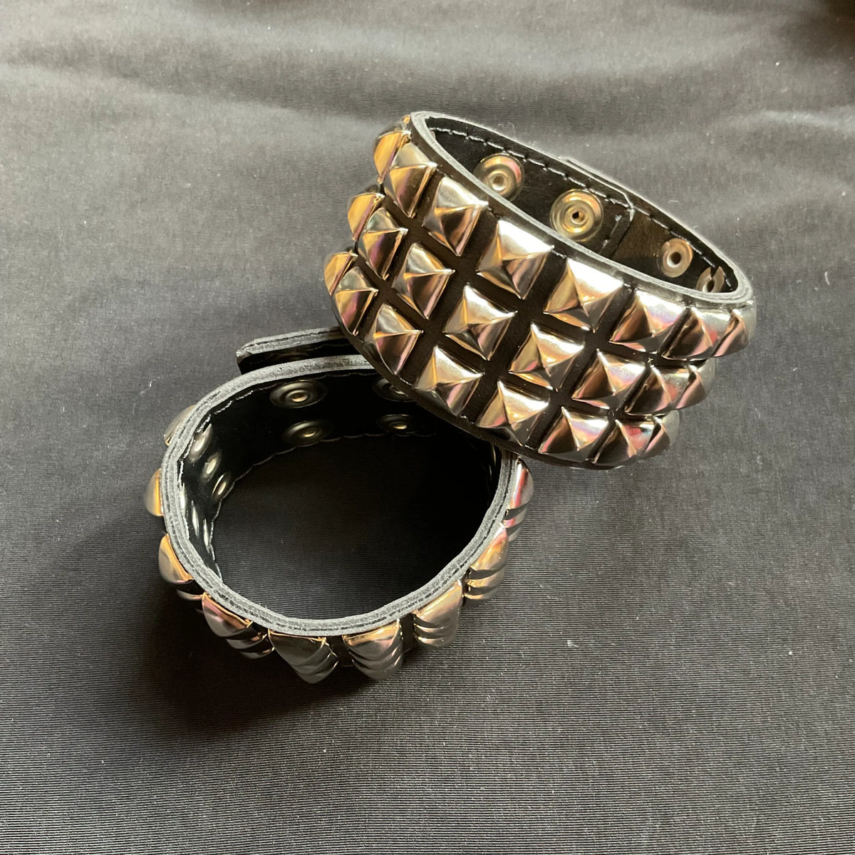 Pulsera pirámide